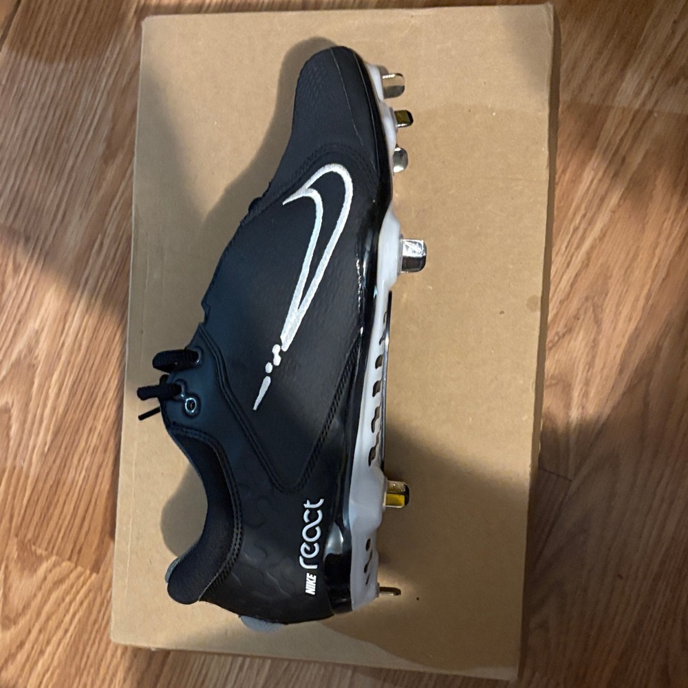 Nike Hyperdiamond 4 elite women’s softball cleats